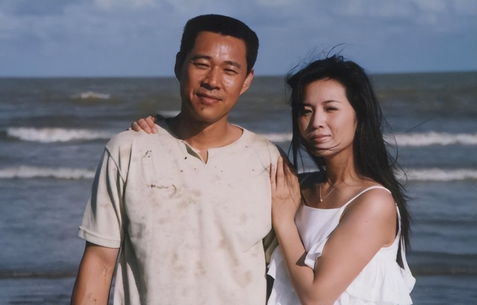 Cặp vợ chồng diễn viên lang thang nhặt rác trên phố, nhìn như ăn mày hóa ra kiếm đến 15 tỷ/năm- Ảnh 7.