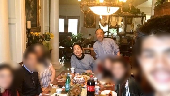 Cặp vợ chồng diễn viên lang thang nhặt rác trên phố, nhìn như ăn mày hóa ra kiếm đến 15 tỷ/năm- Ảnh 4.