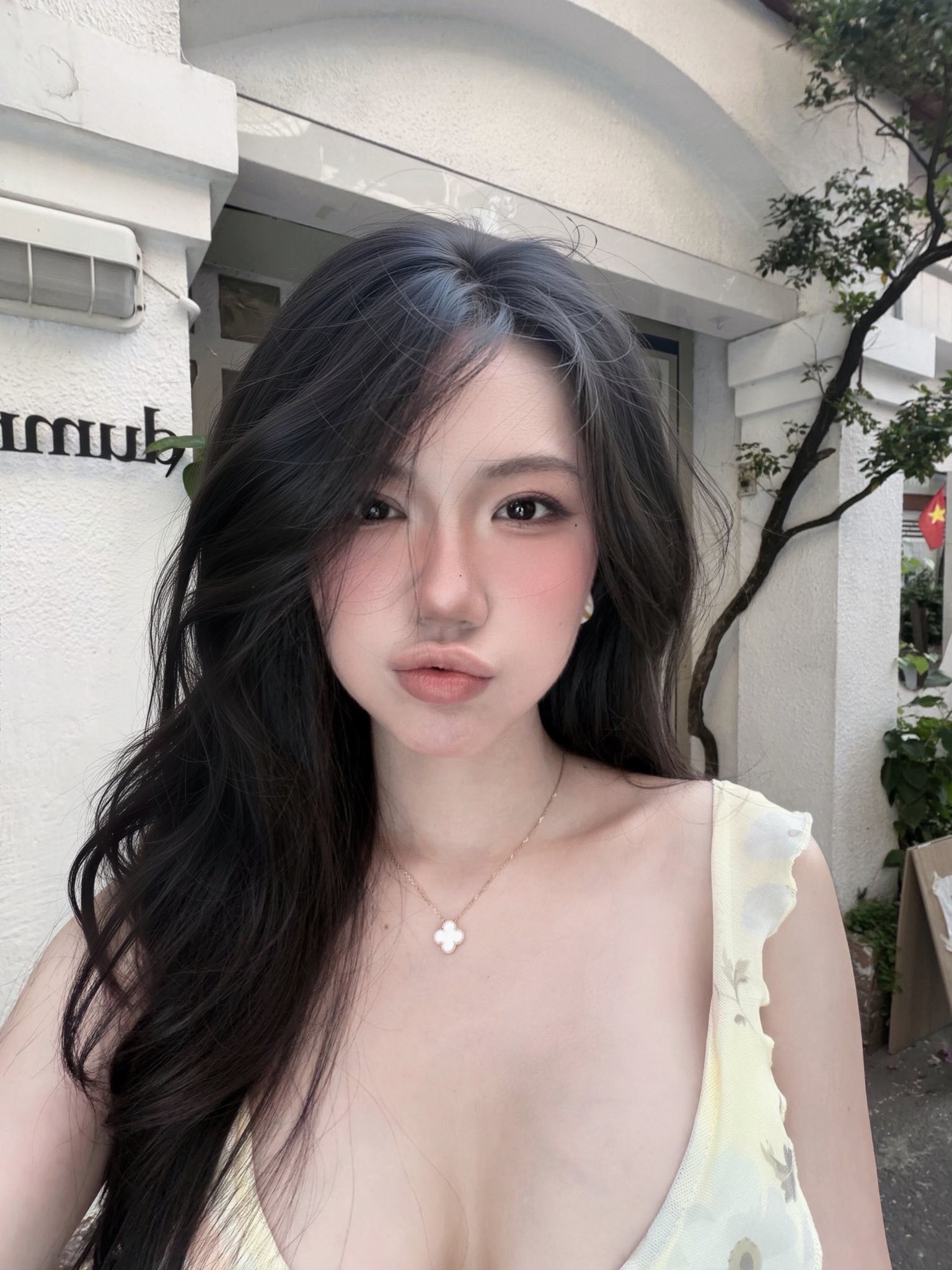 Khoảnh khắc "Cafe dạo phố" của hot girl Sài thành khiến dân tình... "cảm nắng" online- Ảnh 3.