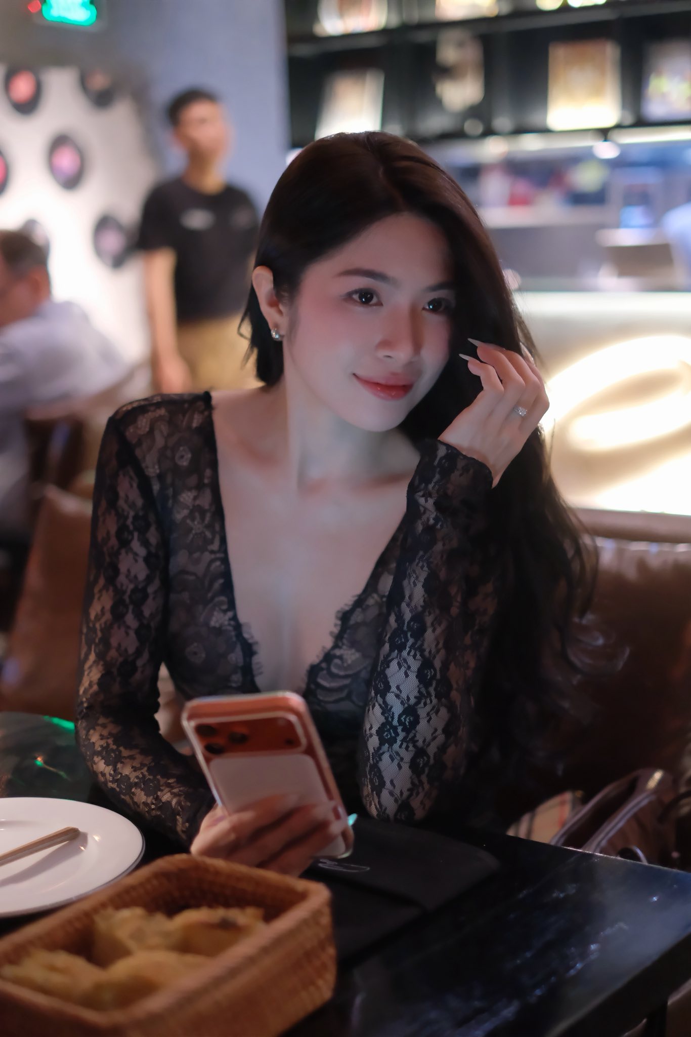 Nhờ chọn giúp ảnh đẹp, hot girl vô tình làm khó cộng đồng mạng với nhan sắc "không đùa được đâu"- Ảnh 3.