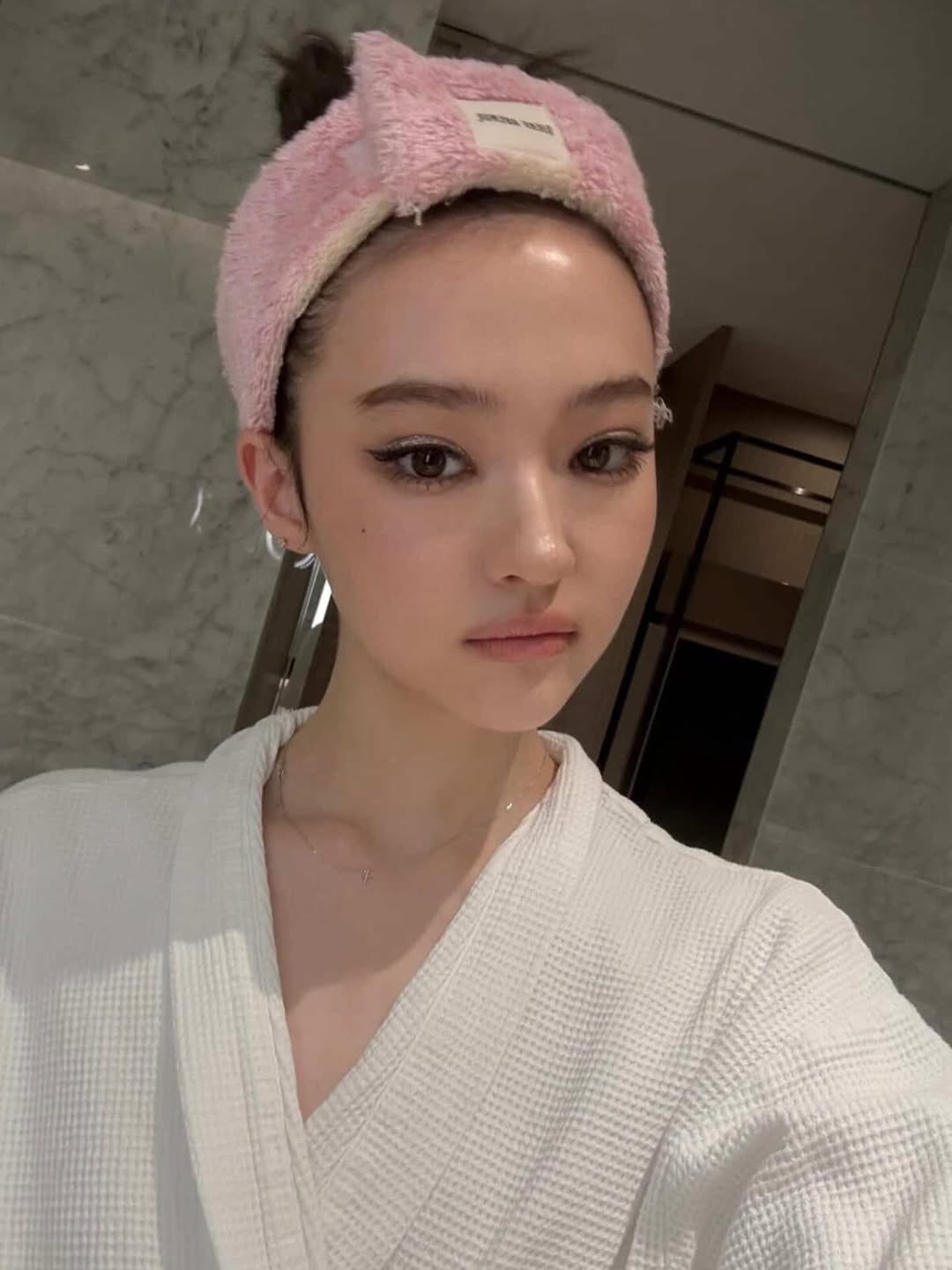 Nhan sắc sau 16 năm của "bé gái đẹp nhất thế giới" gây bão toàn cầu- Ảnh 13.