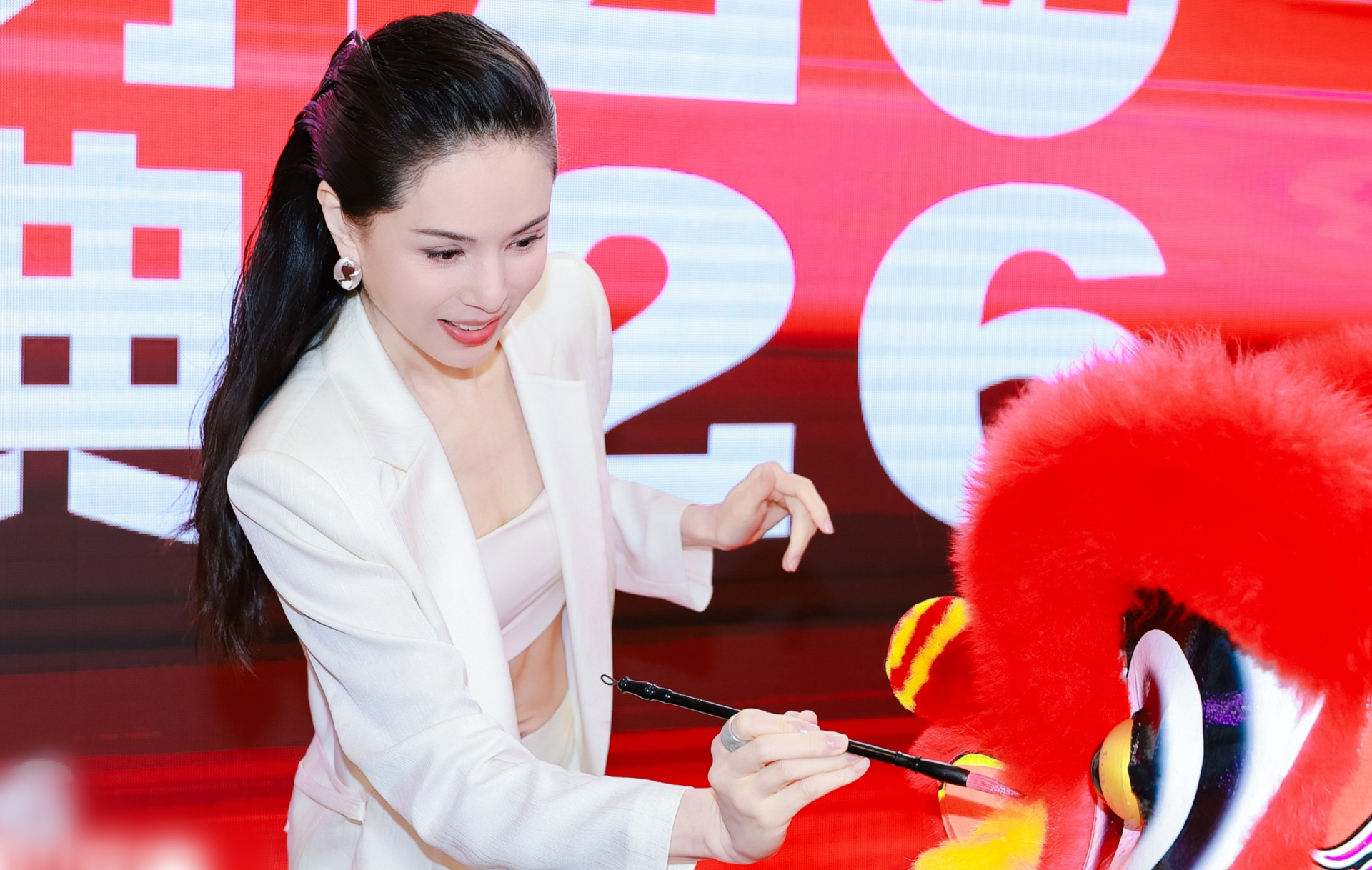 Càng nhìn Tiểu Long Nữ đẹp nhất màn ảnh càng thấy không giống con người- Ảnh 6.