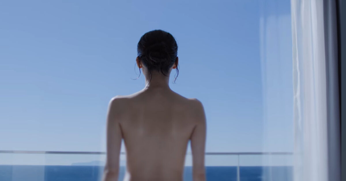 "Đệ nhất mỹ nhân" Nhật Bản gây sốc vì cảnh hở bạo trong quảng cáo- Ảnh 2.