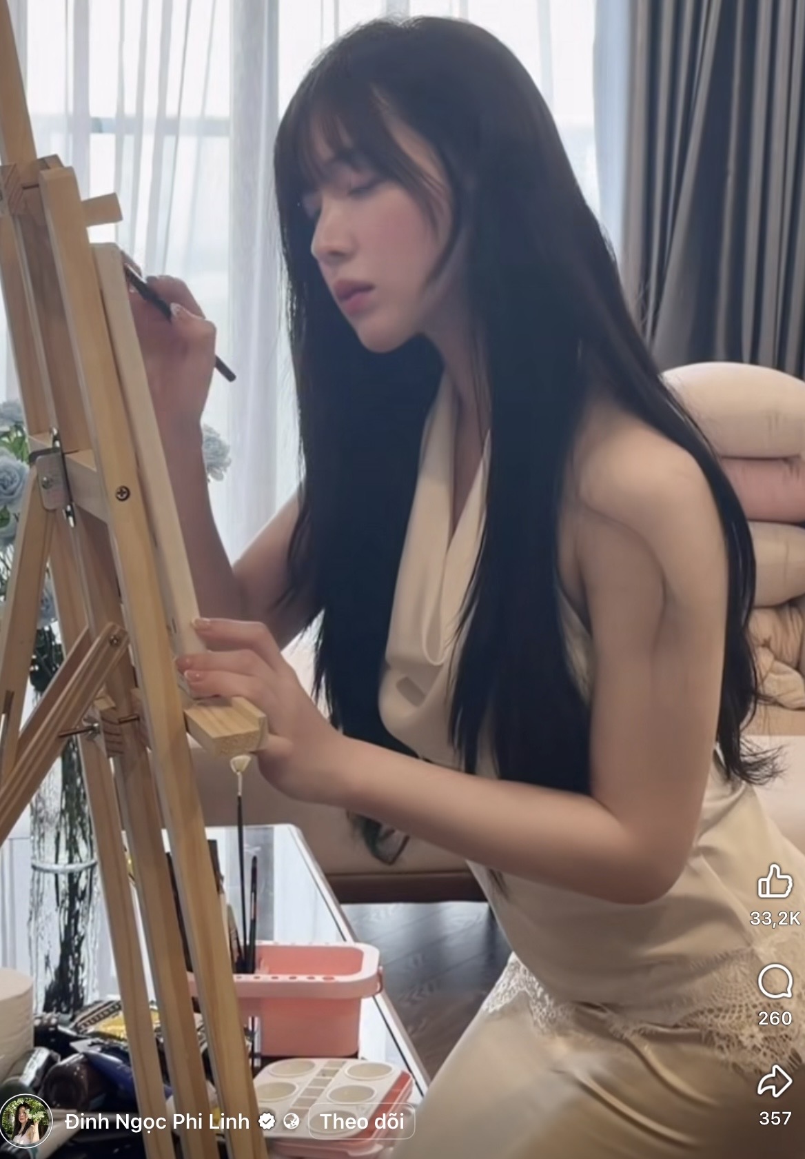 Say lòng trước khoảnh khắc "nàng thơ" bên giá vẽ, vẻ đẹp thanh tao hút hồn mọi ánh nhìn- Ảnh 1.