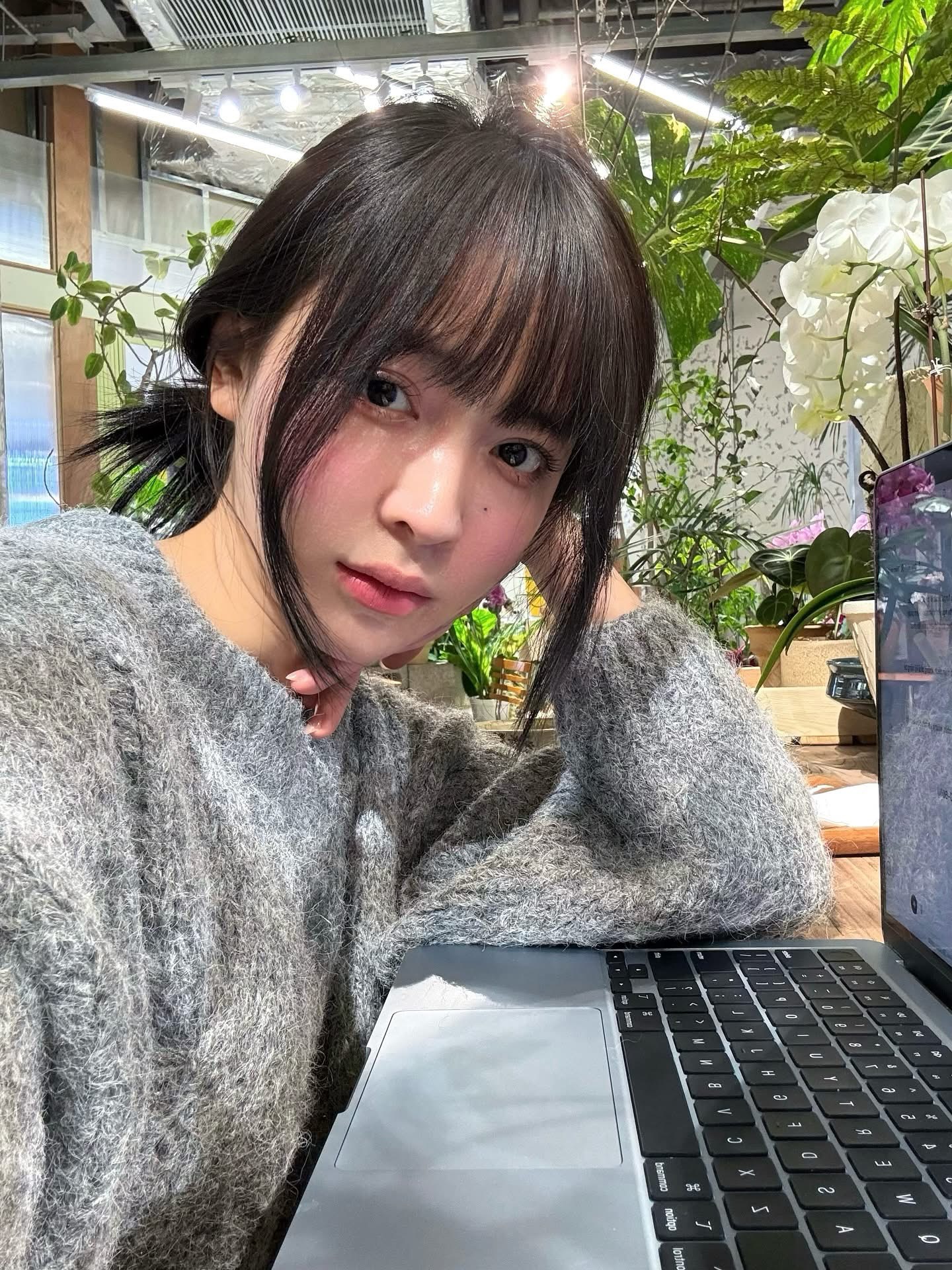 Say lòng trước khoảnh khắc "nàng thơ" bên giá vẽ, vẻ đẹp thanh tao hút hồn mọi ánh nhìn- Ảnh 7.