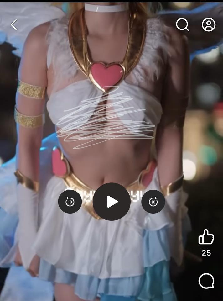 Ăn mặc phản cảm đi FES, nữ coser khiến cộng đồng mạng không khỏi phẫn nộ- Ảnh 2.