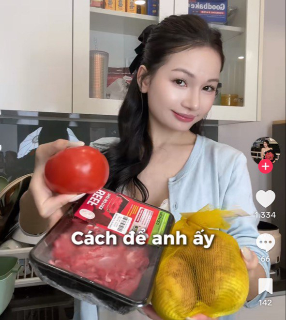 Diện đầm sexy, nữ trợ lý hot nhất cõi mạng lên video hé lộ bí quyết để được "chủ tịch" cưng chiều- Ảnh 1.