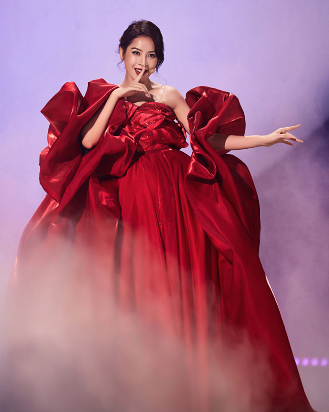 Mỹ nhân đẹp nhất Việt Nam: Nhan sắc ngày càng siêu thực, một lần “chiến” quốc tế thay đổi cả bộ mặt Vbiz- Ảnh 5. Mỹ nhân đẹp nhất Việt Nam: Nhan sắc ngày càng siêu thực, một lần “chiến” quốc tế thay đổi cả bộ mặt Vbiz- Ảnh 5.