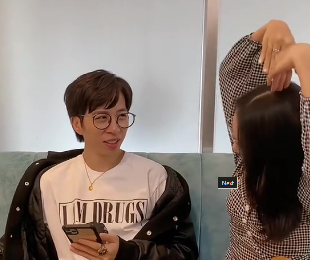 Diện đầm sexy, nữ trợ lý hot nhất cõi mạng lên video hé lộ bí quyết để được "chủ tịch" cưng chiều- Ảnh 3.