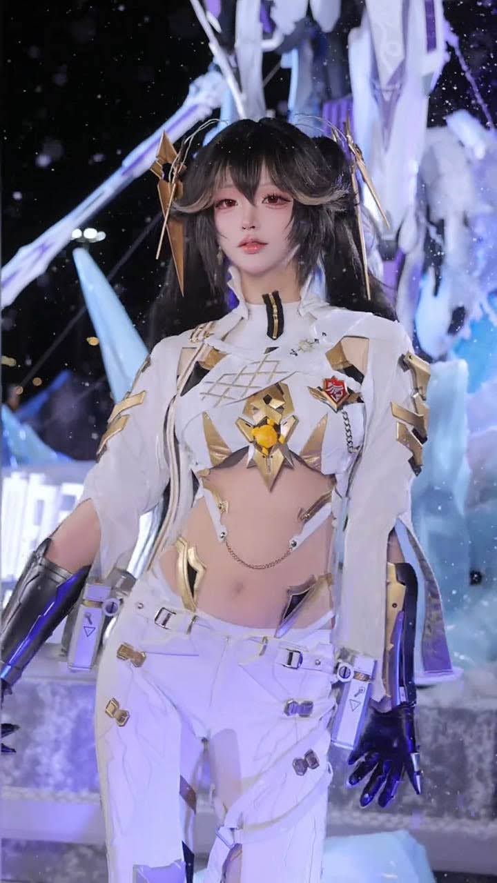 Bị mẹ bắt đi xem mắt với "bộ đồ đắt nhất", coser xinh đẹp mặc luôn “chiến giáp” khiến fan bật cười- Ảnh 2. Bị mẹ bắt đi xem mắt với "bộ đồ đắt nhất", coser xinh đẹp mặc luôn “chiến giáp” khiến fan bật cười- Ảnh 2.