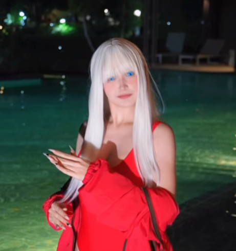 Biến hình thành Gojo Satoru bên hồ bơi, hóa ra đây là cách nữ coser 2 triệu follow "hút view" trên MXH- Ảnh 4.