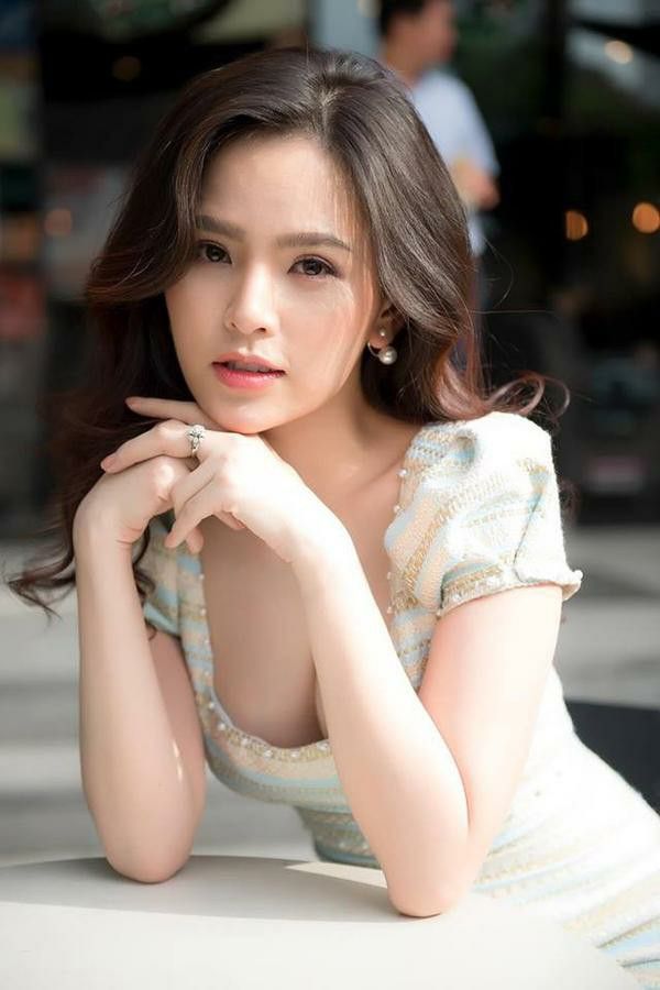 Nhìn lại nhan sắc "Thánh nữ mì gõ": Mỹ nhân từng vượt mặt Địch Lệ Nhiệt Ba giờ ra sao?- Ảnh 1.