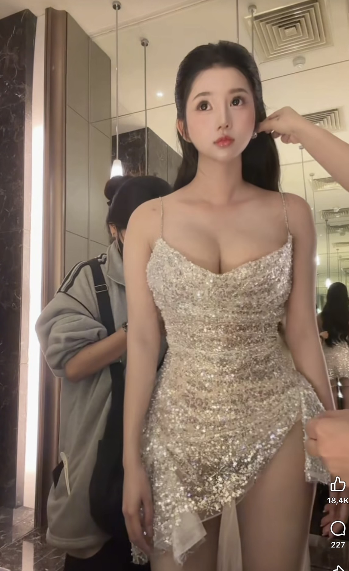 Làm clip bán váy, "thần tiên tỷ tỷ" hút gần 8 triệu view, tin nhắn đặt hàng quá tải- Ảnh 8.