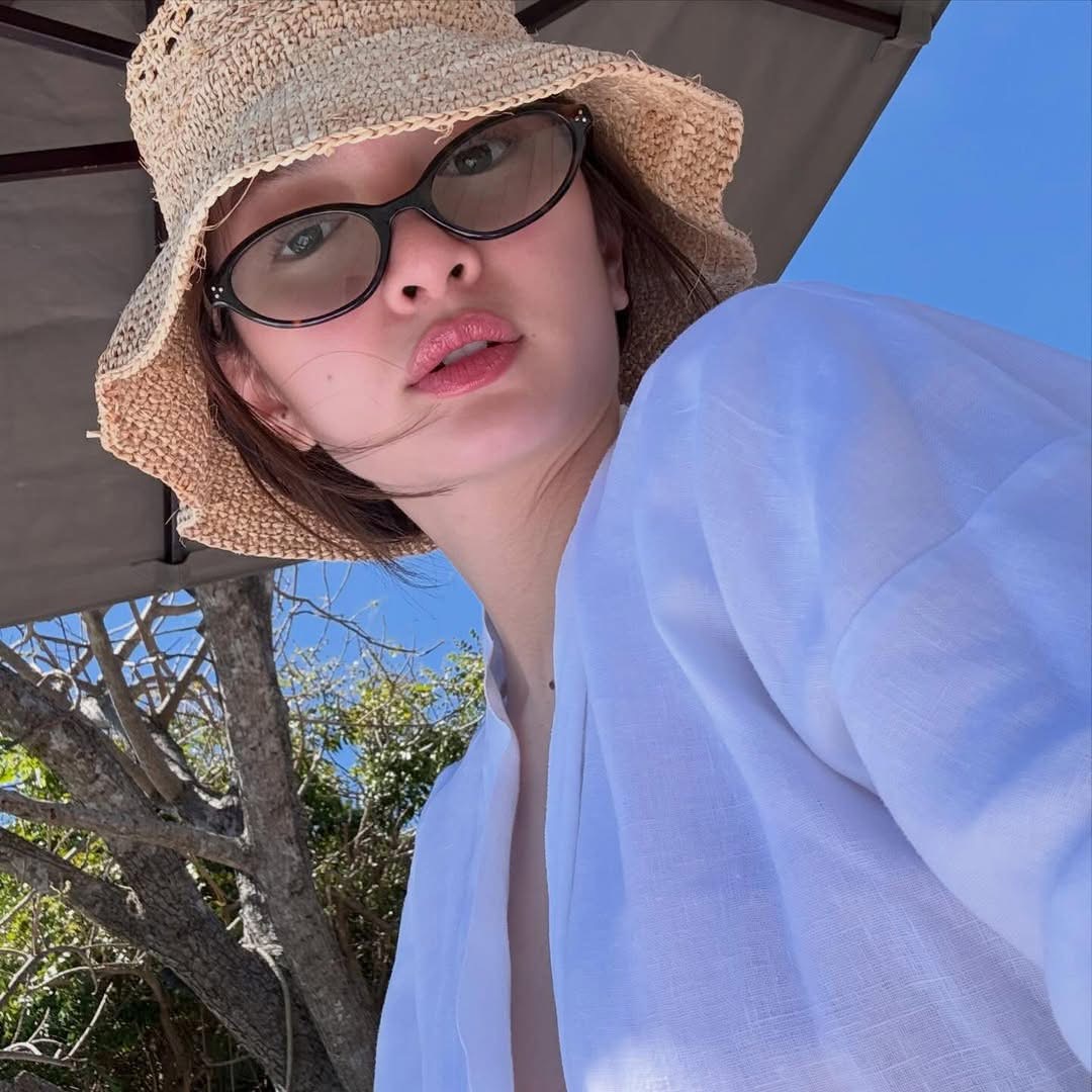 Gia nhập đường đua bikini theo phong cách hướng nội, hotgirl "Em chưa 18" không ồn ào vẫn khiến dân tình "loạn nhịp"- Ảnh 1.