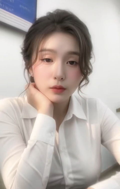 Dùng AI giả mạo thành nhân viên ngân hàng, kênh TikTok khiến người dùng MXH lo ngại- Ảnh 1.