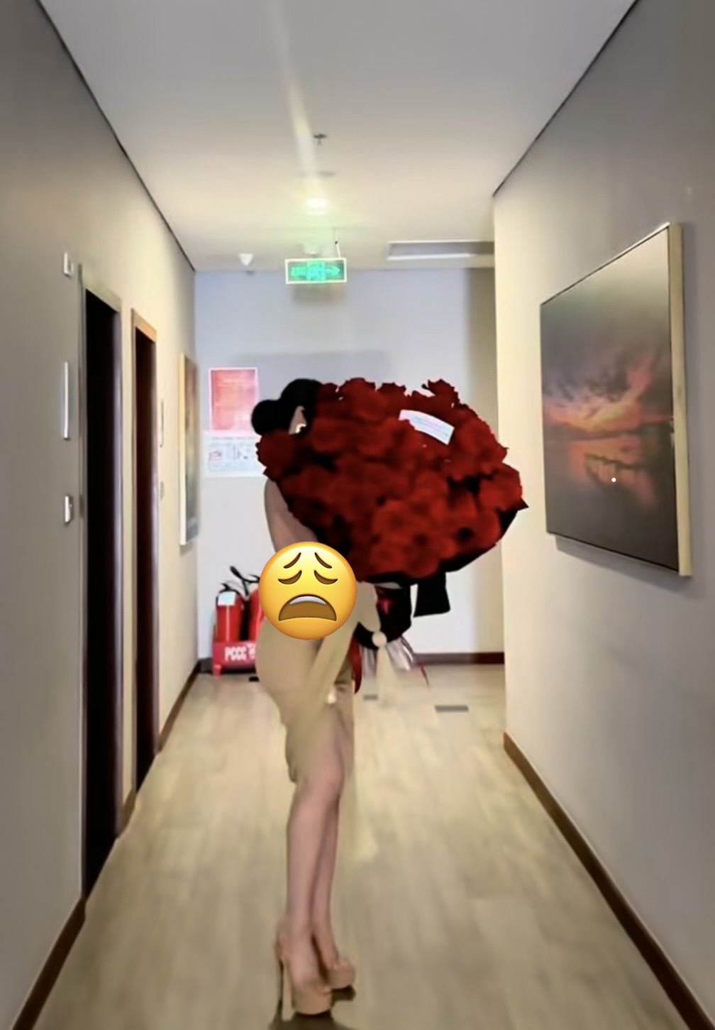 Phẫn nộ trước loạt ảnh "mát mẻ" của nữ du khách dưới chân núi Yên Tử, báo động tư duy sống ảo lệch lạc tại điểm đến tâm linh- Ảnh 5.