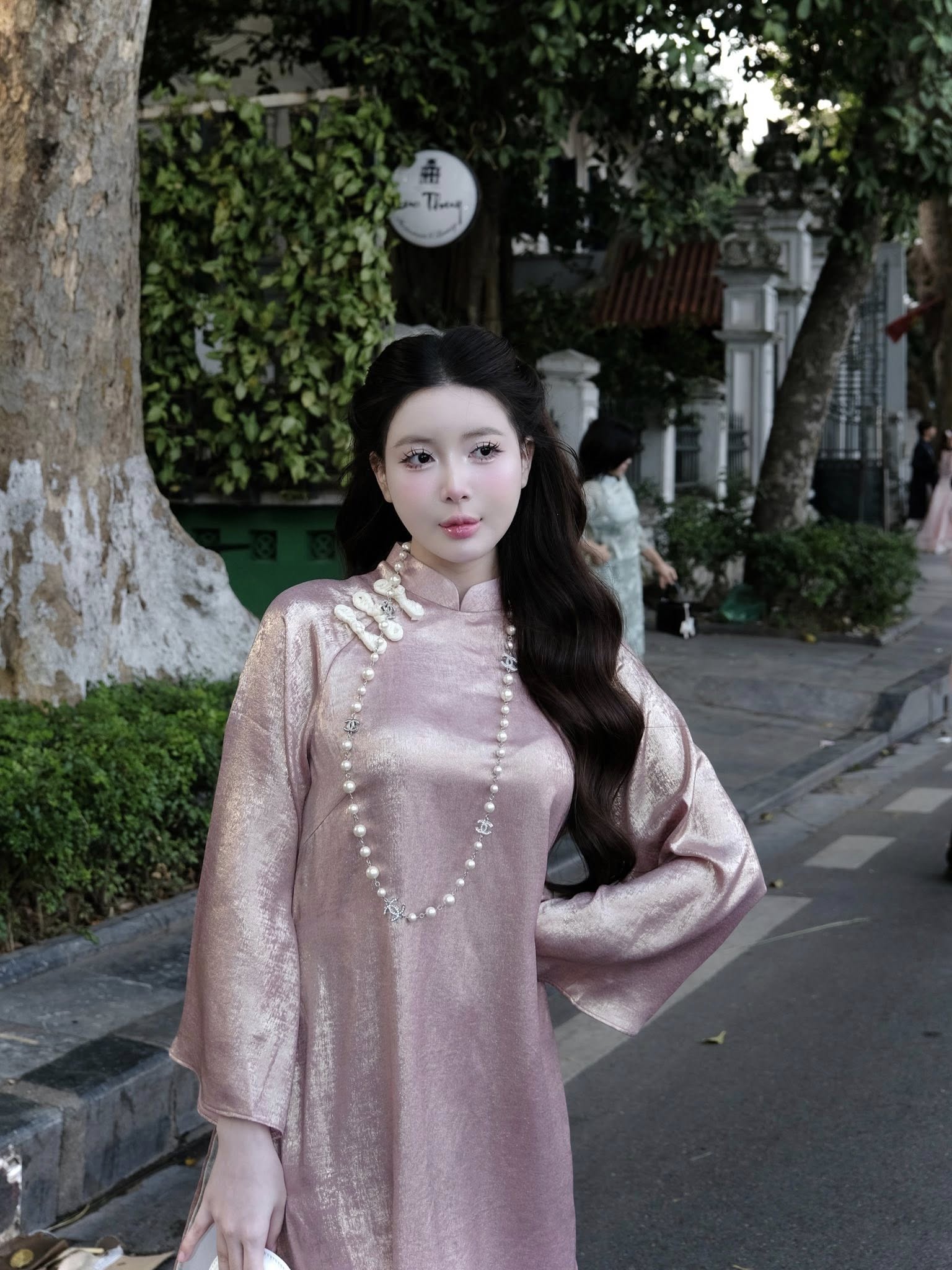 "Thả dáng" ở quán Cafe, hot girl khiến người xem mê mẩn vì "xinh như AI", cứ nhìn cam là có ngay ảnh đẹp- Ảnh 6.