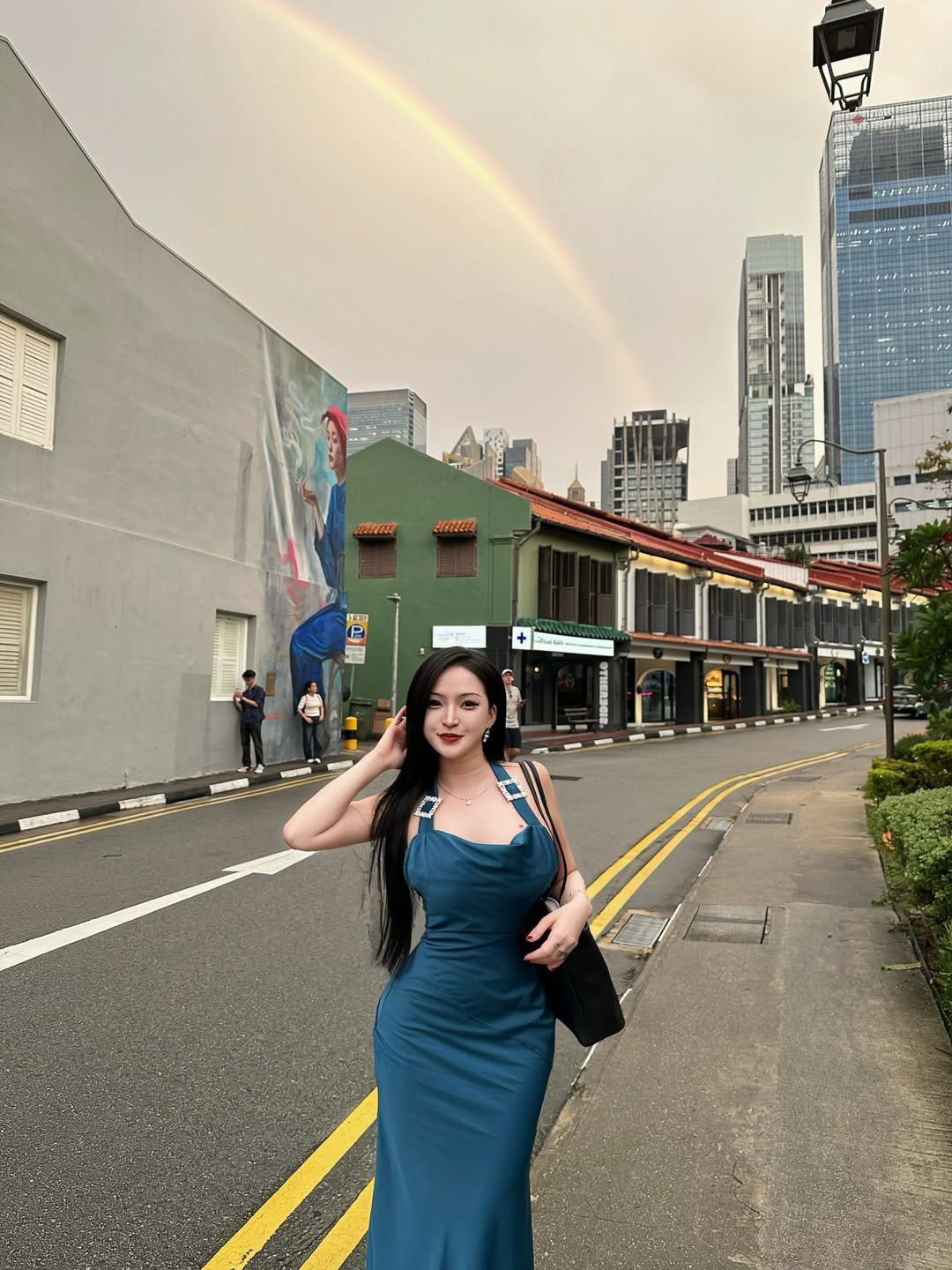 "Quẩy" cực sung theo nhạc, fan girl MU khiến tất cả không thể rời mắt- Ảnh 1.