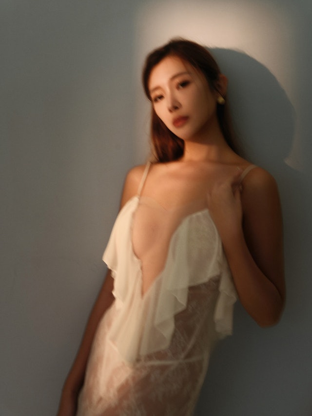 Mỹ nhân "phản diện" TVB gây sốt với bộ ảnh xuyên thấu táo bạo, đáp trả cực gắt khi bị mỉa mai vòng một- Ảnh 4.