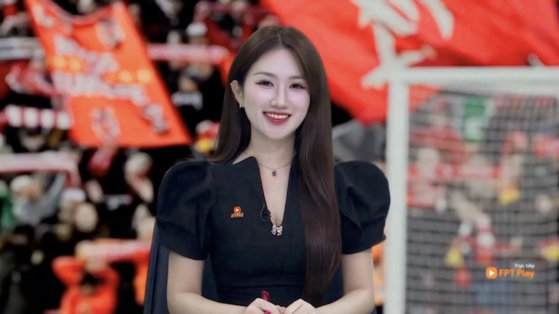 Đi tác nghiệp nhưng vẫn "hút hồn" người xem, MC Linh Nắng lại "ghi điểm" tuyệt đối với bộ ảnh mới- Ảnh 7.