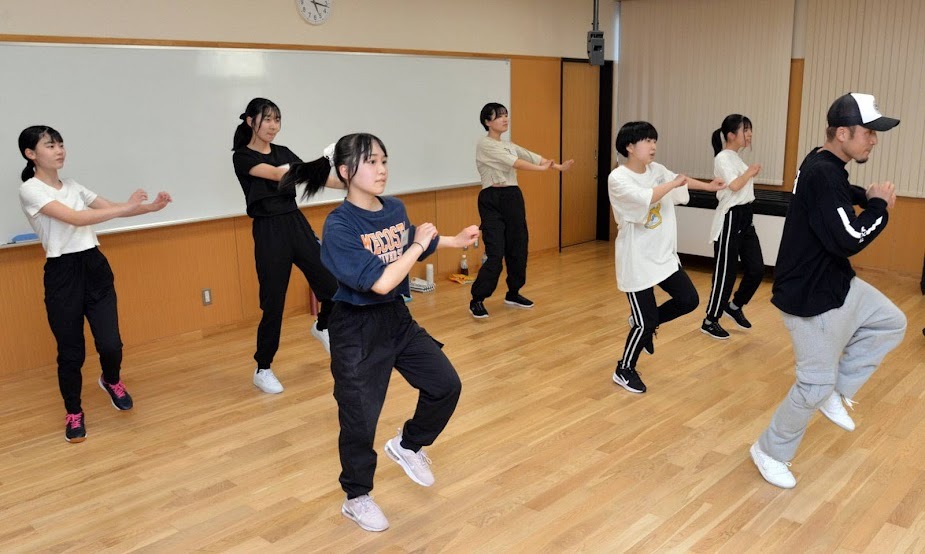 Nữ thần tượng 17 tuổi phải trả giá đắt vì bị "bắt quả tang" vào khách sạn với fan- Ảnh 3.