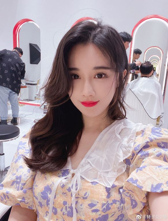 Nữ streamer gợi cảm thừa nhận vẫn độc thân, gây sốc khi tuyên bố đang "lãng phí gen tốt của mình"- Ảnh 2.