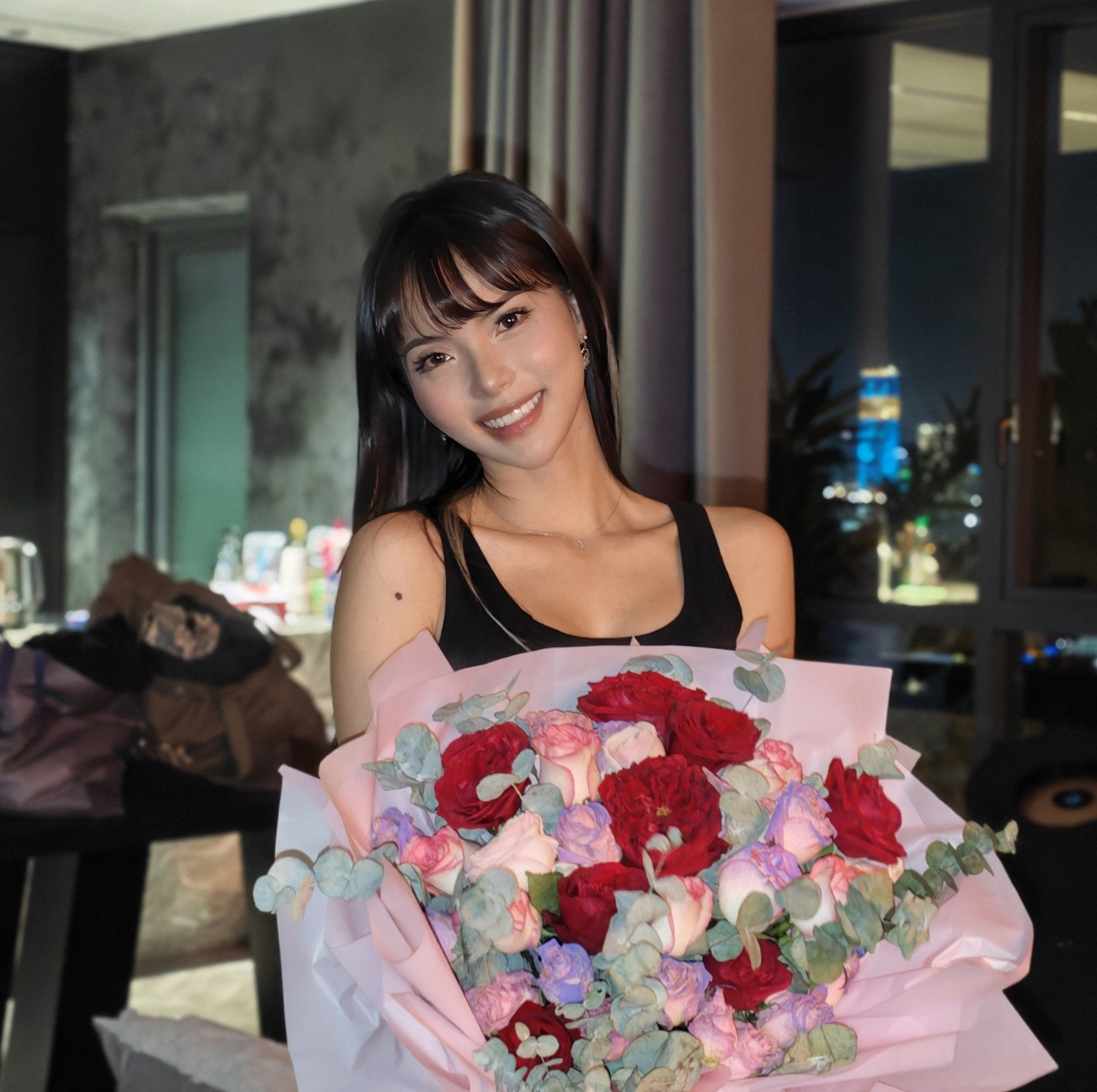 Trổ tài boxing, hot girl khiến người xem "hết hồn" với sức mạnh phi lý- Ảnh 1.