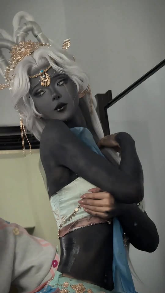 Hóa ra, các coser đã phải "hy sinh" vì nghệ thuật như thế này- Ảnh 1.