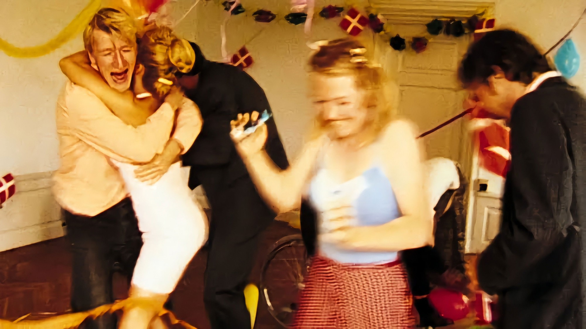 Top 15 bộ phim mà diễn viên chấp nhận hy sinh vì thành công: Khi nghệ thuật không còn lời nói dối!- Ảnh 3. Top 15 bộ phim mà diễn viên chấp nhận hy sinh vì thành công: Khi nghệ thuật không còn lời nói dối!- Ảnh 3.