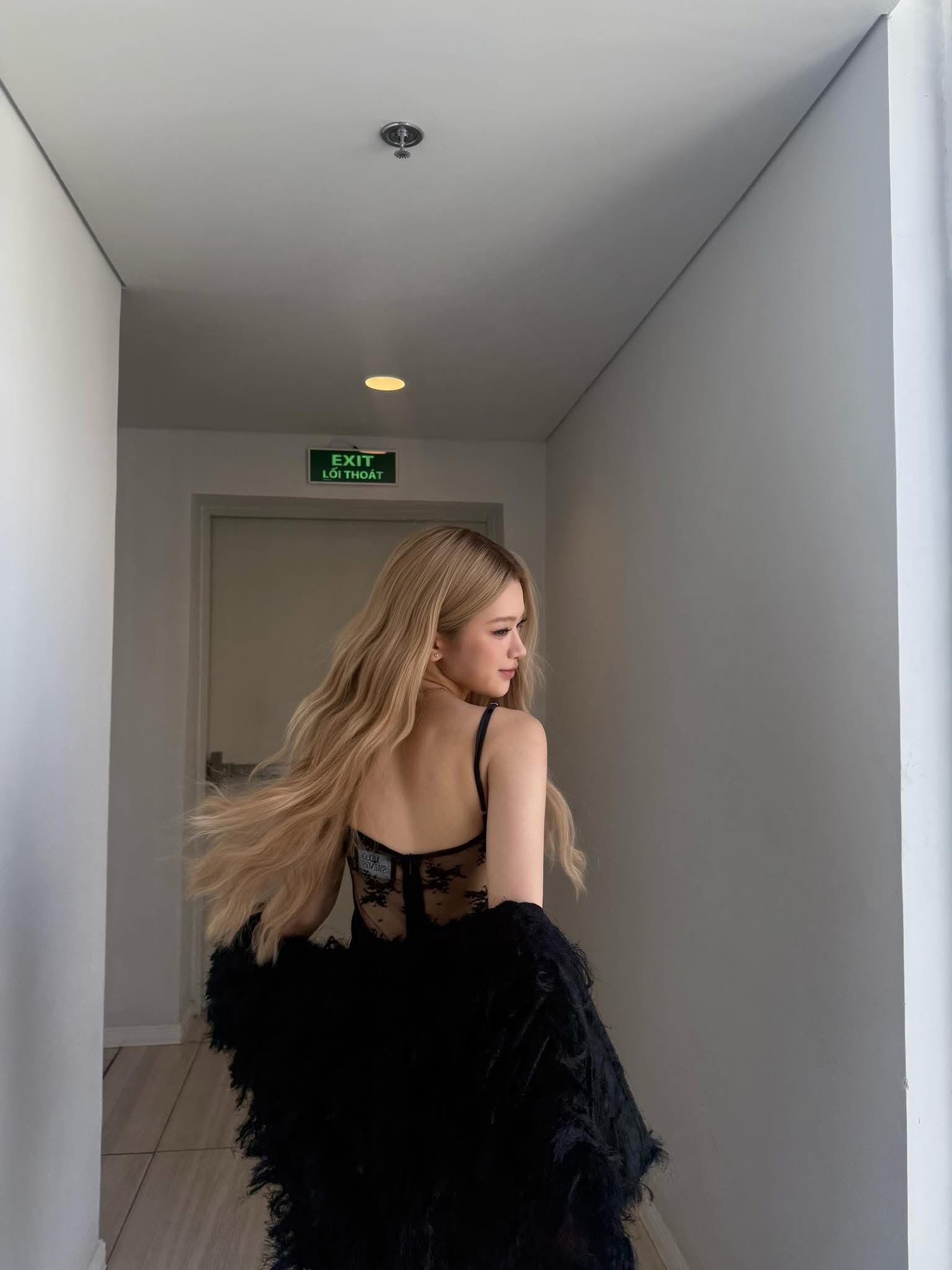 Linh Ka "thu hút" mọi ánh nhìn, diện mạo cực phẩm fan si mê chấm điểm 10+- Ảnh 3.