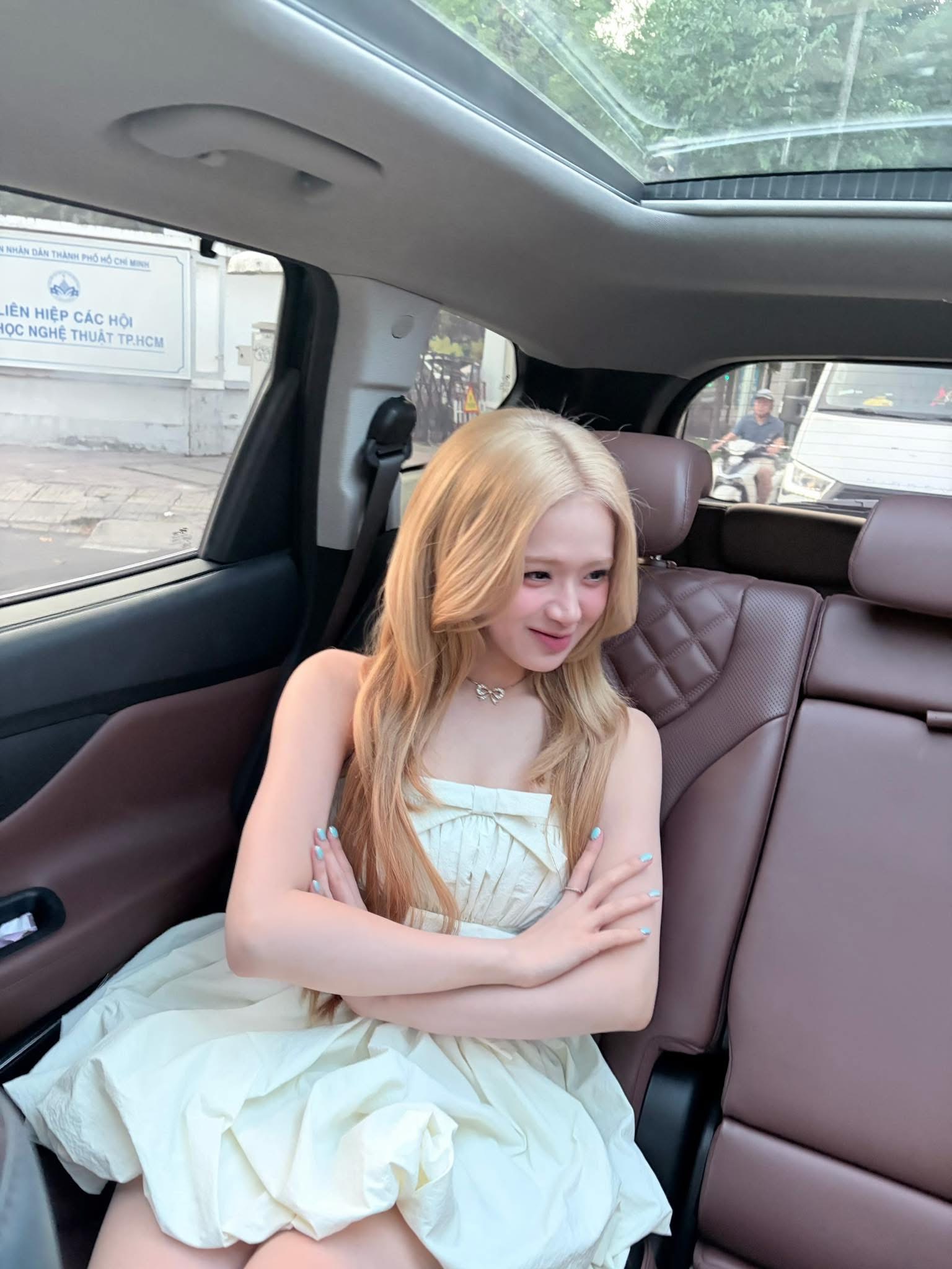 Linh Ka "thu hút" mọi ánh nhìn, diện mạo cực phẩm fan si mê chấm điểm 10+- Ảnh 2.