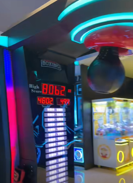 Trổ tài boxing, hot girl khiến người xem "hết hồn" với sức mạnh phi lý- Ảnh 3.