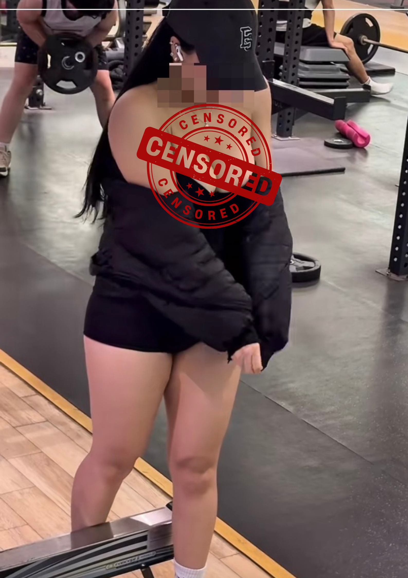 Bị chỉ trích phản cảm, loạt clip gây phẫn nộ vẫn chiếm sóng, cố tình chỉ để nổi tiếng?- Ảnh 4.