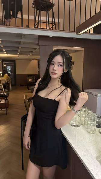 Chụp ảnh quá đẹp, hot girl được CDM ví như "Jisoo" về Việt Nam- Ảnh 1.