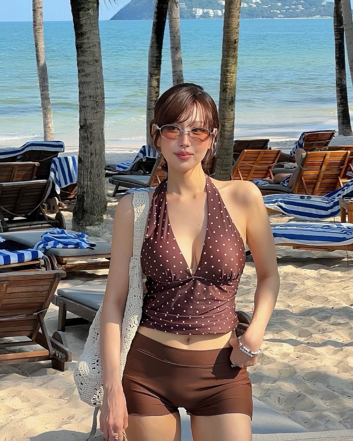 Nhan sắc gái xinh không cần "thiếu vải" vẫn thiêu đốt mọi ánh nhìn với mốt đi biển kín đáo đầy quyến rũ- Ảnh 3.