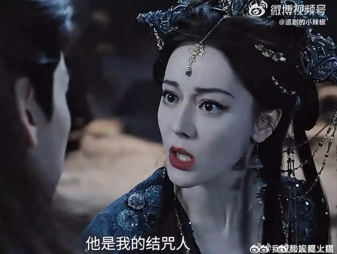 Gương mặt đáng sợ của Địch Lệ Nhiệt Ba- Ảnh 5.