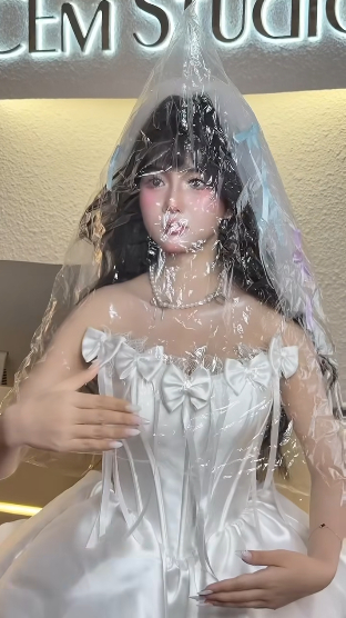 Hóa thành búp bê, hot girl xinh đẹp hút cả triệu view, khiến người xem ngỡ ngàng vi nhan sắc "đỉnh chóp"- Ảnh 3.