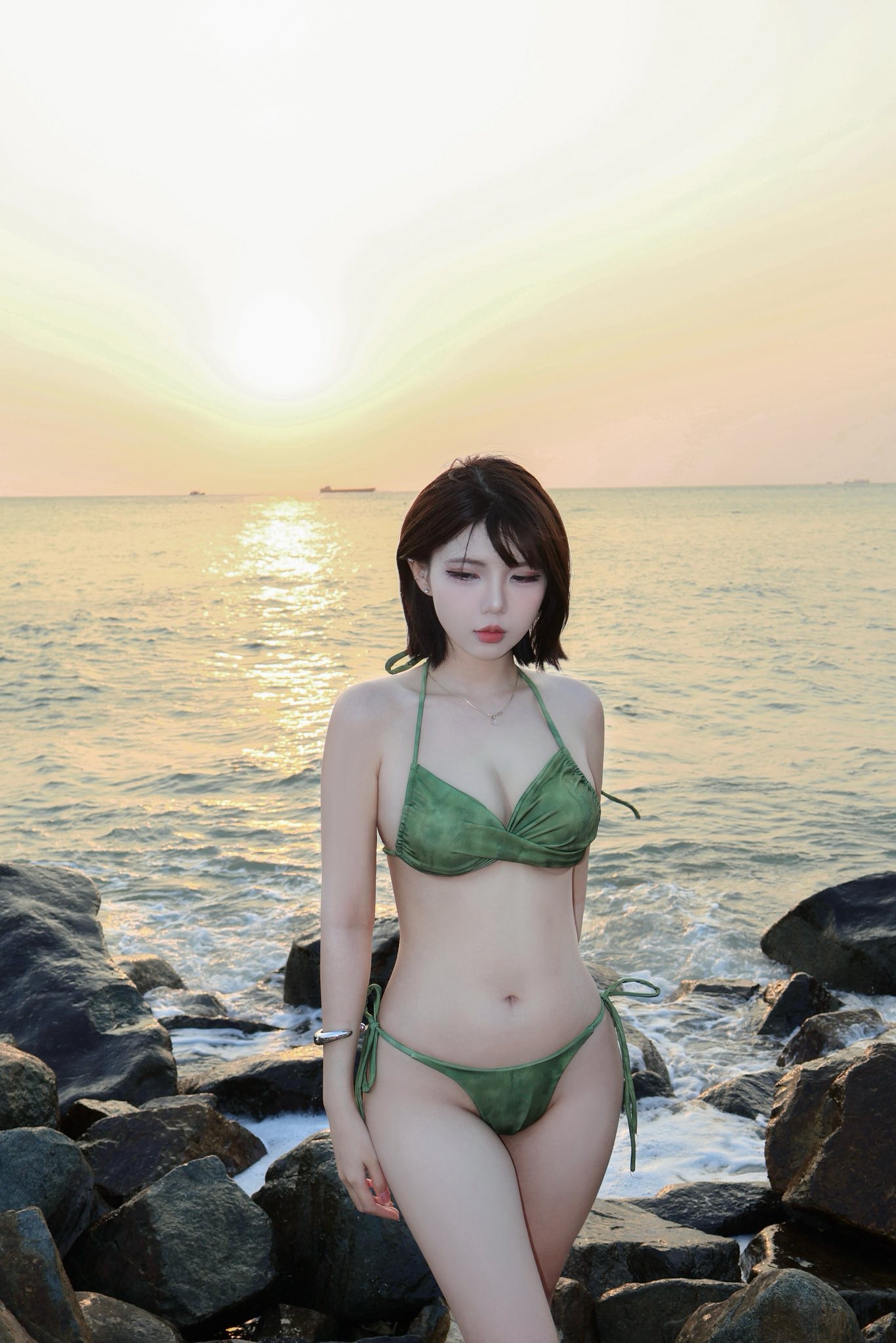 Không nằm ngoài cuộc chơi, Hà Phương Boo "chiếm sóng" MXH với bộ ảnh "đón hè" bỏng mắt- Ảnh 5.