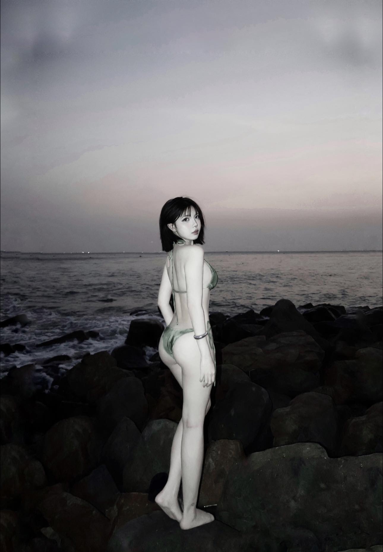 Không nằm ngoài cuộc chơi, Hà Phương Boo "chiếm sóng" MXH với bộ ảnh "đón hè" bỏng mắt- Ảnh 2.