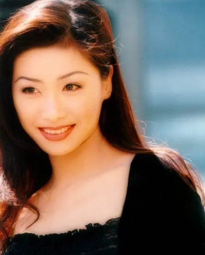 Nhan sắc nữ thần gợi cảm từng khiến màn ảnh Hong Kong "chao đảo" vì những cảnh quay táo bạo- Ảnh 1.