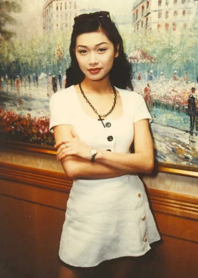 Nhan sắc nữ thần gợi cảm từng khiến màn ảnh Hong Kong "chao đảo" vì những cảnh quay táo bạo- Ảnh 2.