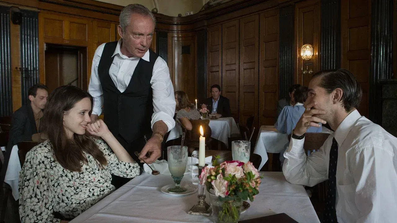 10 bộ phim mác R "điên rồ" nhất lịch sử, có tác phẩm khiến đạo diễn suýt đi tù!- Ảnh 2.