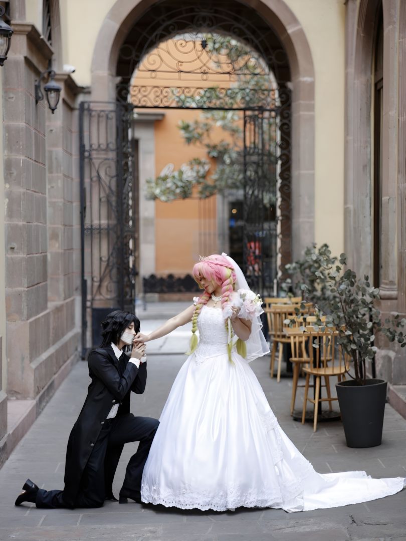 Xà Trụ và Luyến Trụ tổ chức đám cưới? Bộ ảnh cosplay "chữa lành" trái tim fan Kimetsu no Yaiba- Ảnh 2.