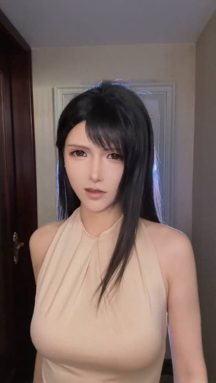 Xuất hiện Tifa "đời thực" gây sốt game thủ, cosplay đã giống, mặt mộc không trang điểm còn giống hơn- Ảnh 3. Xuất hiện Tifa "đời thực" gây sốt game thủ, cosplay đã giống, mặt mộc không trang điểm còn giống hơn- Ảnh 3.