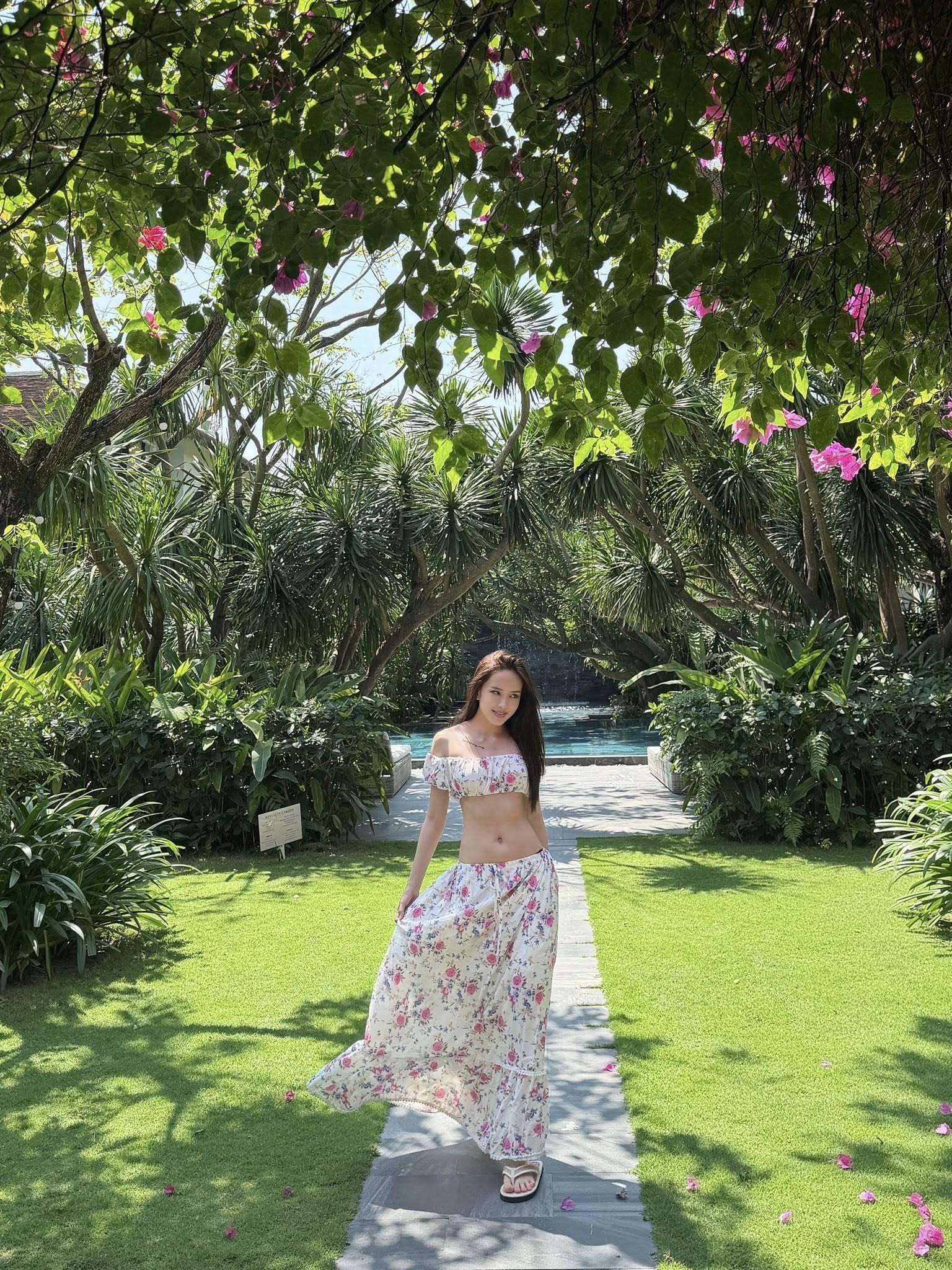 Hot girl họ Thiều khởi động đường đua bikini 2026: Vóc dáng chuẩn chỉnh khiến biển xanh cũng phải "dậy sóng"!- Ảnh 11.