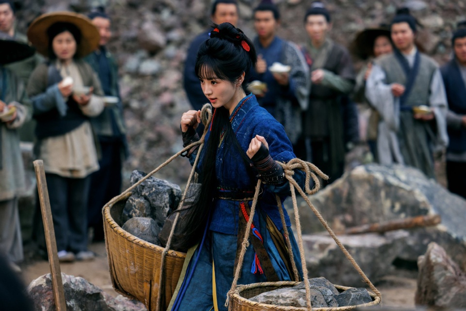 "Mỹ nhân đồ tể" dùng nhan sắc vạn người mê để hồi sinh sự nghiệp sau loạt scandal cạch mặt đồng nghiệp- Ảnh 2.