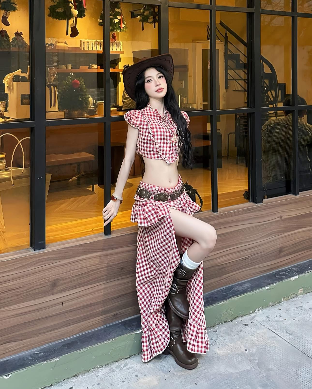 "Thánh check-in" cà phê gây sốt khi thả dáng phố biển, visual cực phẩm làm netizen "mất ngủ"- Ảnh 2.