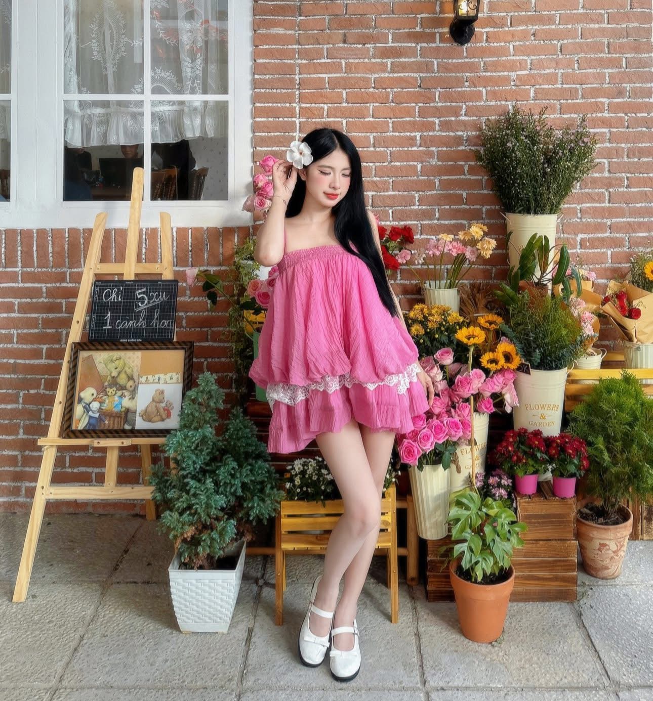 "Thánh check-in" cà phê gây sốt khi thả dáng phố biển, visual cực phẩm làm netizen "mất ngủ"- Ảnh 3.