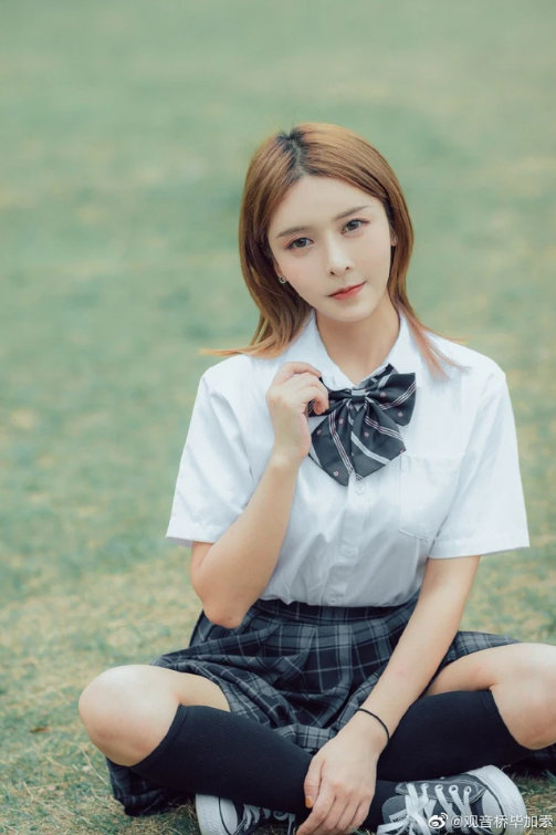 Nữ streamer xinh đẹp bất ngờ gặp sự cố "khó nuốt trôi", tiếp tục gây tranh cãi với hành động sau đó- Ảnh 4.