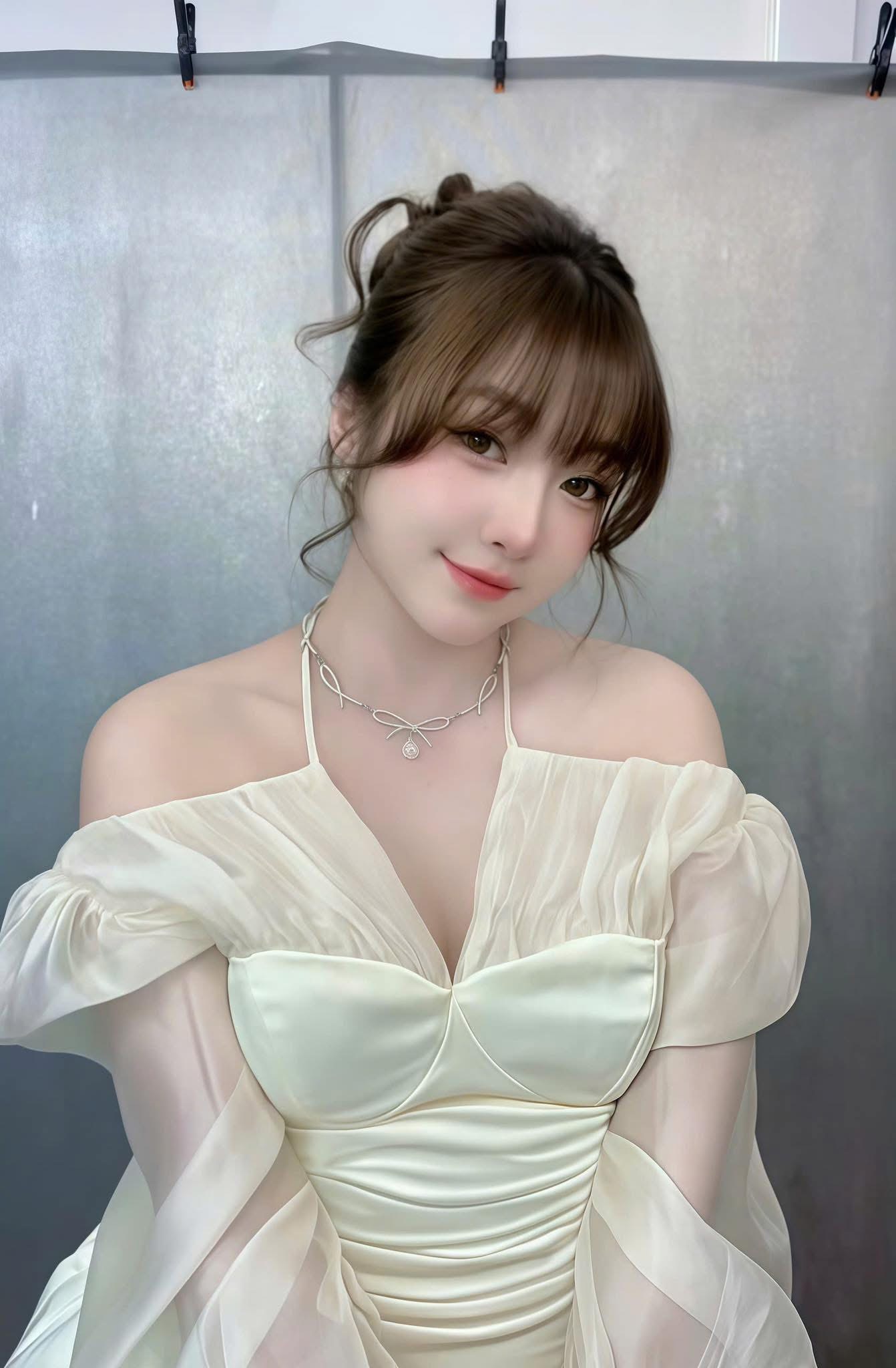 Idol CCTalk Như Hexi sau hơn một thập kỷ: Từ nàng thơ kẹo ngọt đến mỹ nhân sexy cực phẩm- Ảnh 4.
